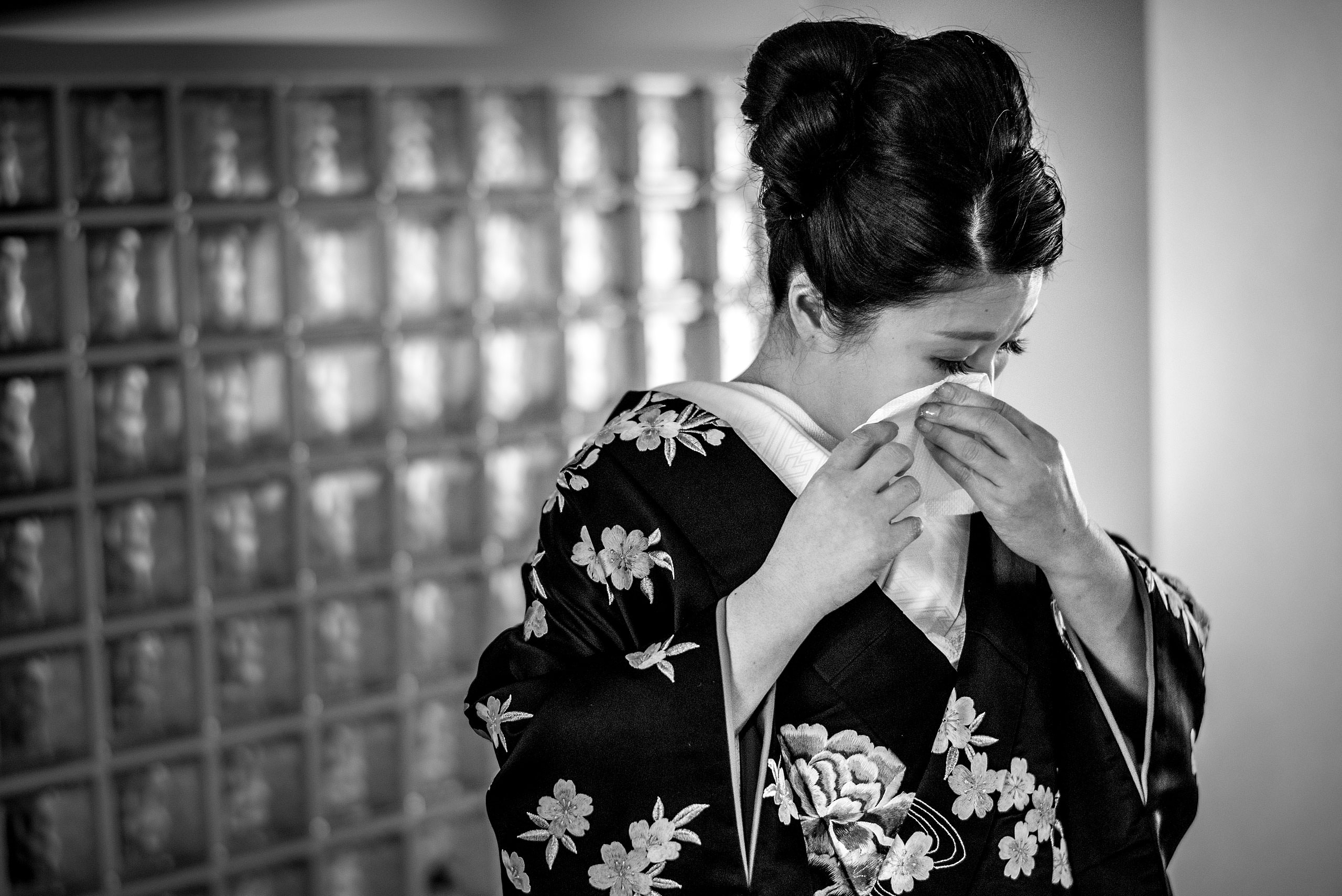 an emotional moment for a Japanese bride by Japan Destination Wedding Photographer Sean LeBlanc