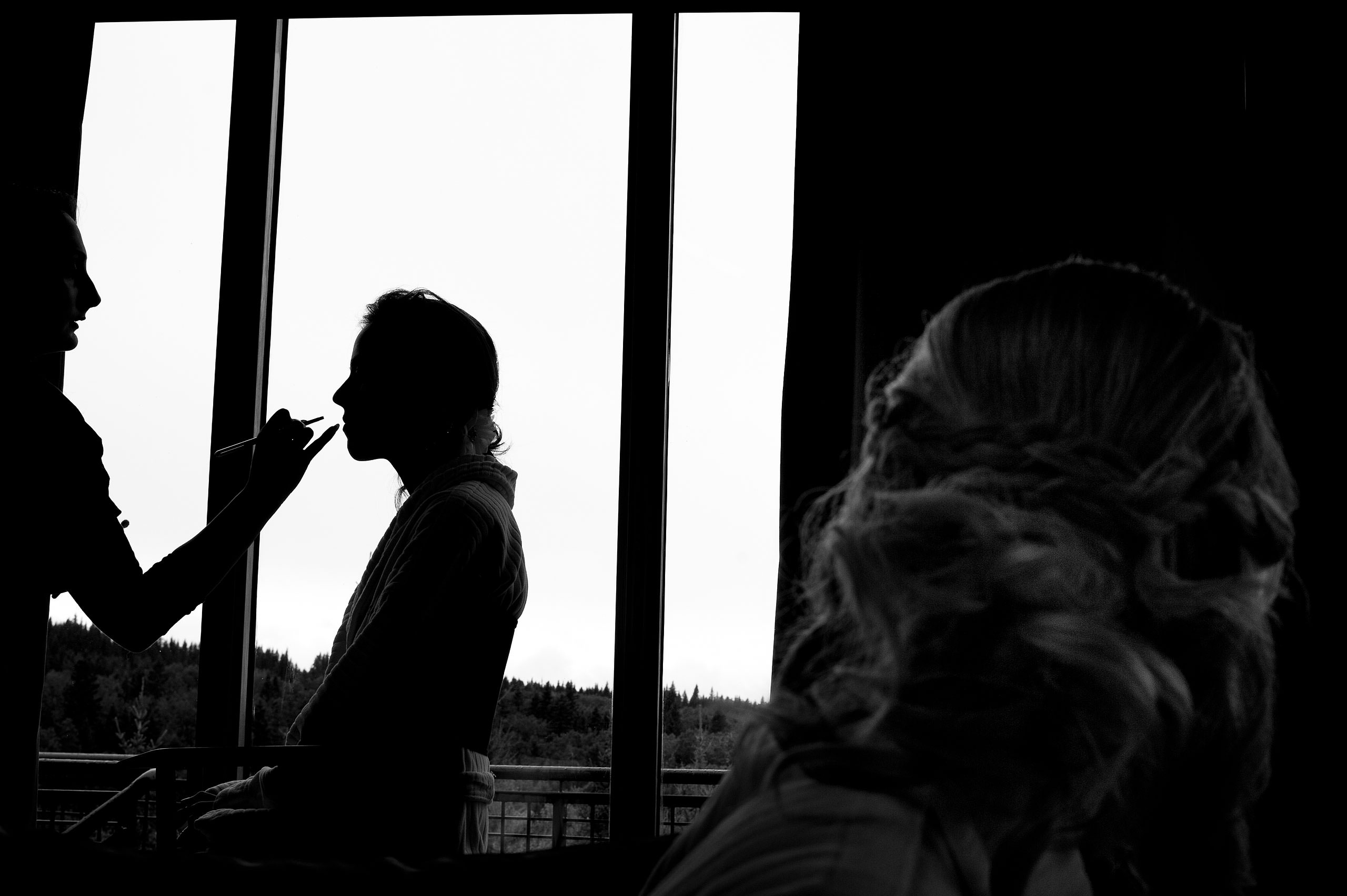 a bride getting her makeup applied at Priddis Azuridge Wedding by sean leblanc