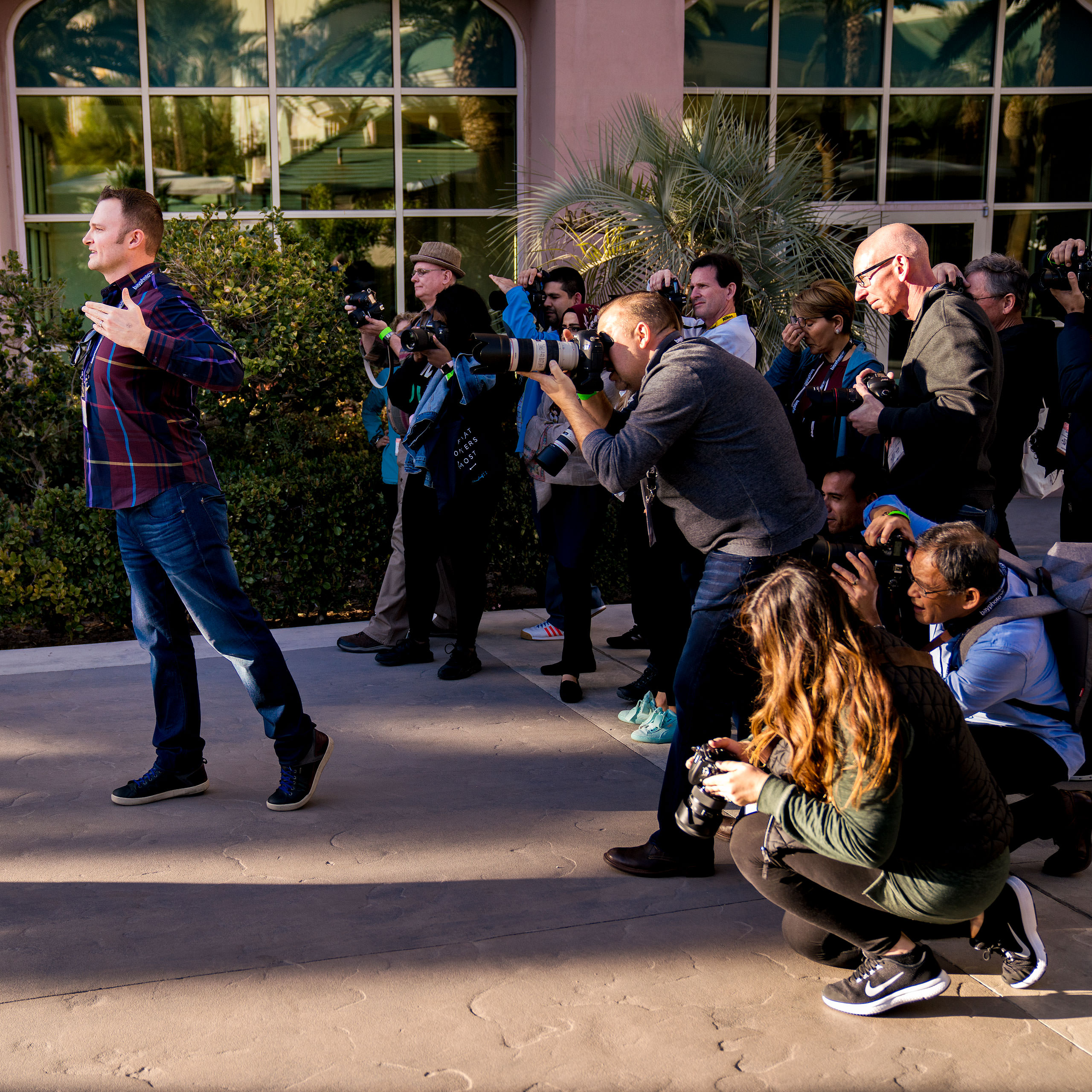 a group of photography students on a photowalk at WPPI learning about off camera flash - sean leblanc photography mentorship