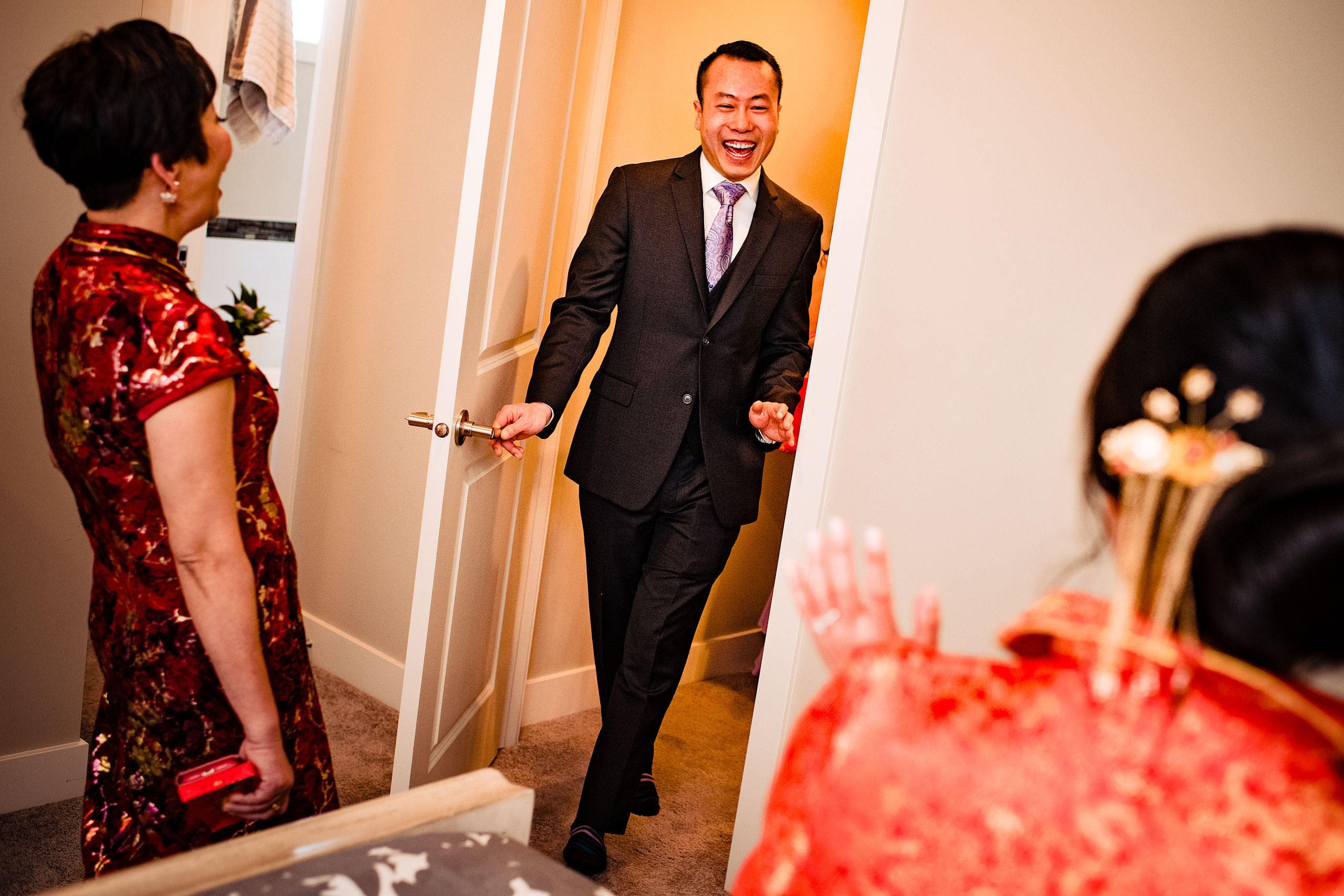 a bride and groom seeing each other for the first time at their calgary lake house wedding by calgary wedding photographer sean leblanc photography